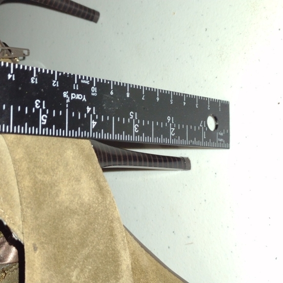 Fergie Heels size 6 - Picture 8 of 11